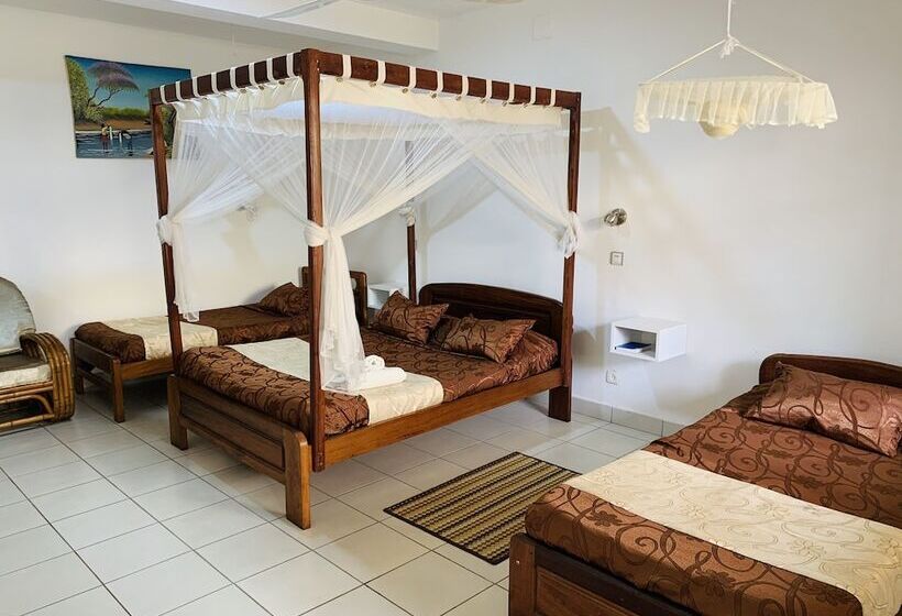 اتاق خانوادگی, Hôtel   Appartement Meublé  Les Flots Bleu