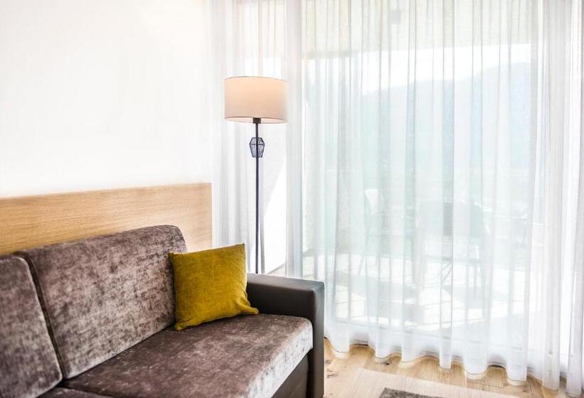 جناح جونيور ديلوكس, Törggelehof