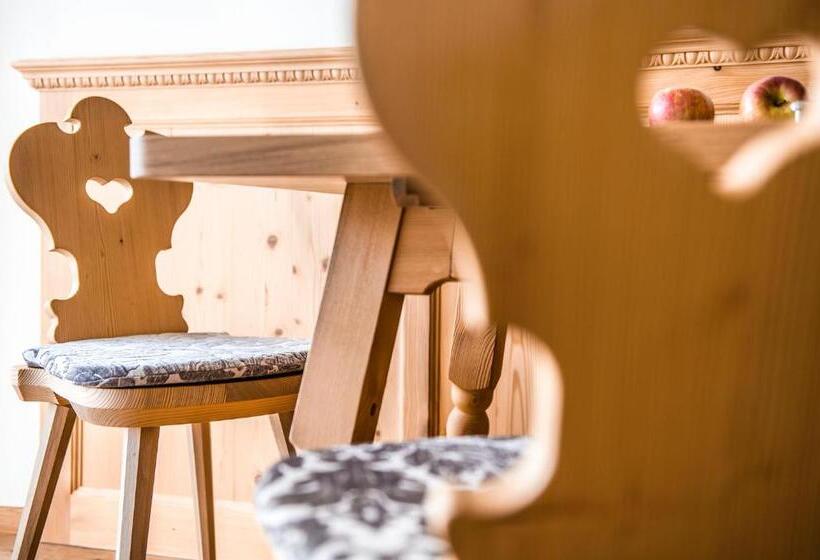 جناح جونيور ديلوكس, Törggelehof