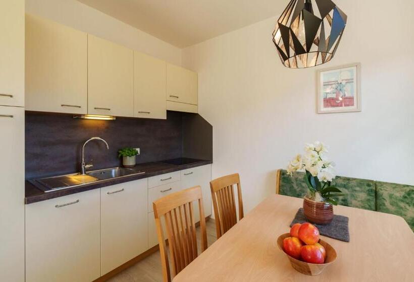 شقة غرفة واحدة, Törggelehof