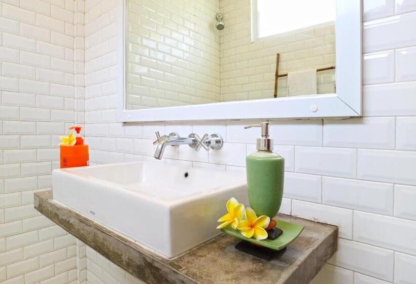 Кровать в Многоместном Номере с Общей Ванной, Margarita Surf Hostel Canggu