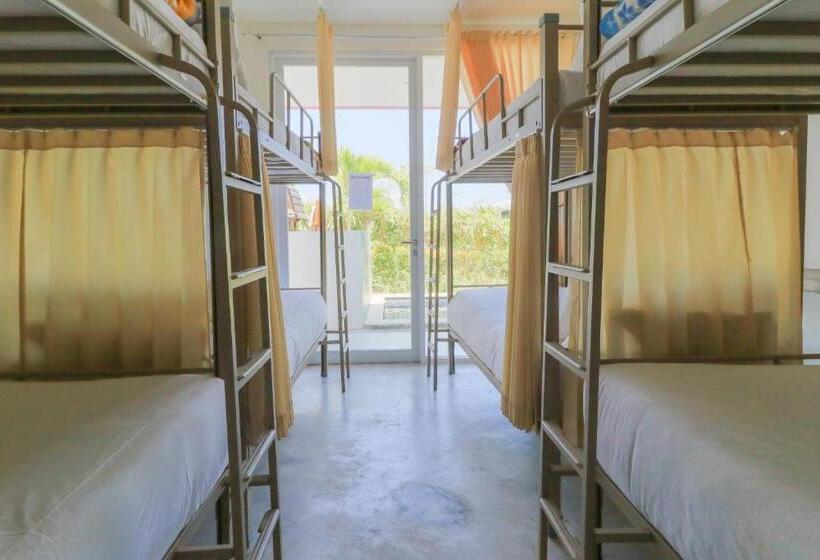 Кровать в Многоместном Номере с Общей Ванной, Margarita Surf Hostel Canggu