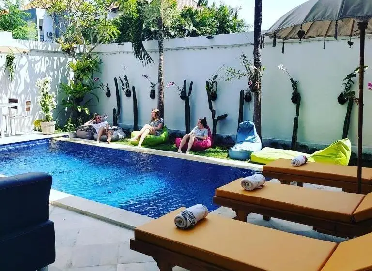 スリーベッドルーム ヴィラ, Margarita Surf Hostel Canggu