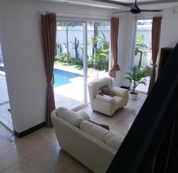 スリーベッドルーム ヴィラ, Margarita Surf Hostel Canggu