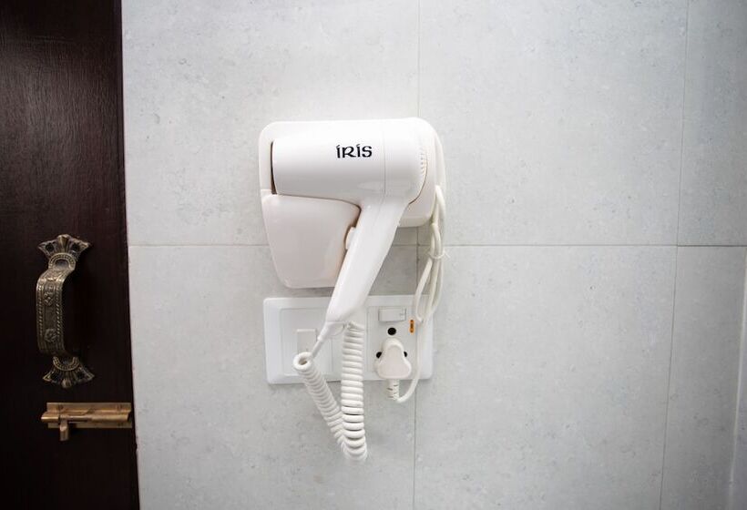 اتاق سوپریور با چشم‌انداز استخر, Pashupati Boutique Hotel & Spa