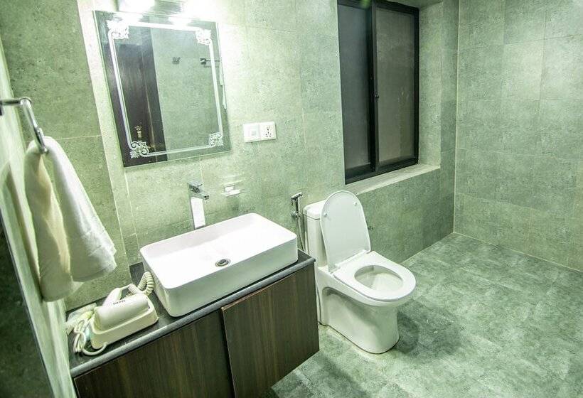 اتاق سوپریور با چشم‌انداز استخر, Pashupati Boutique Hotel & Spa