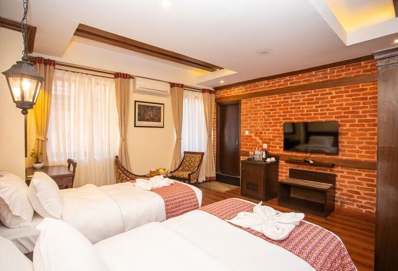 اتاق سوپریور با چشم‌انداز استخر, Pashupati Boutique Hotel & Spa