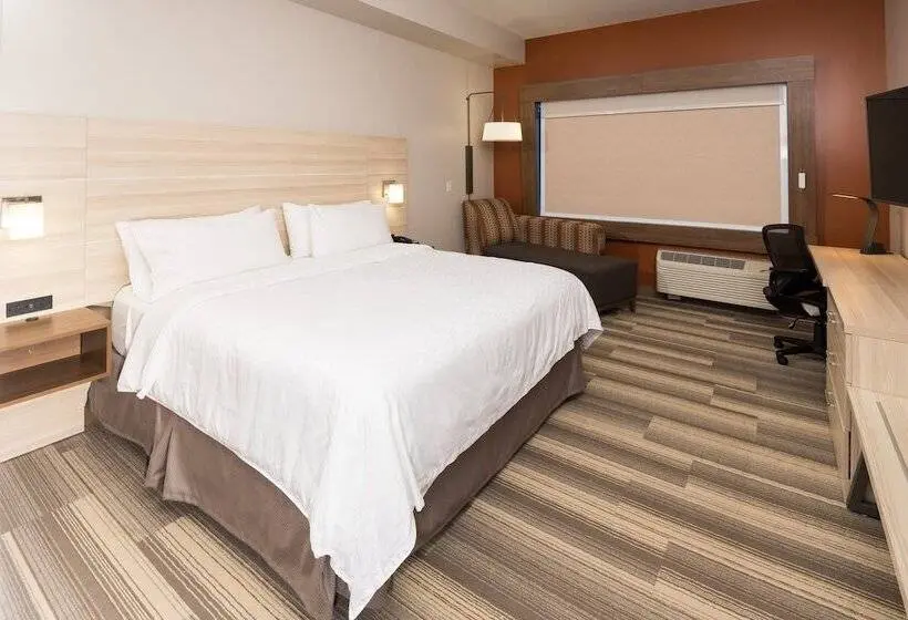 身障者適用スイートルーム, Holiday Inn Express & Suites   Auburn, An Ihg