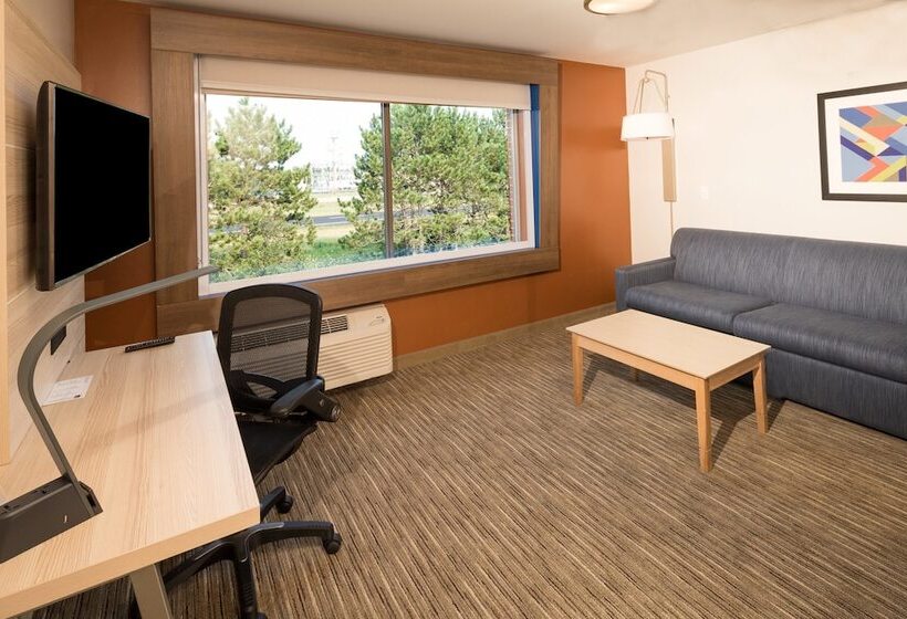 身障者適用スイートルーム, Holiday Inn Express & Suites   Auburn, An Ihg