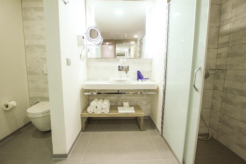 身障者適用スイートルーム, Holiday Inn Express & Suites   Auburn, An Ihg