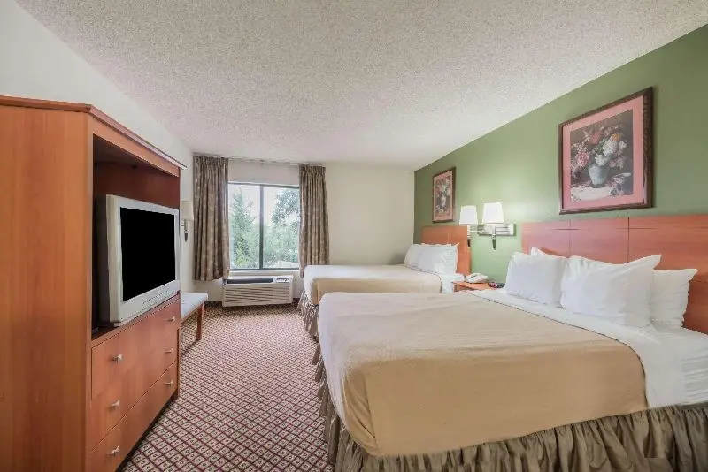 身障者適用キングサイズベッドルーム, Holiday Inn Express & Suites   Auburn, An Ihg