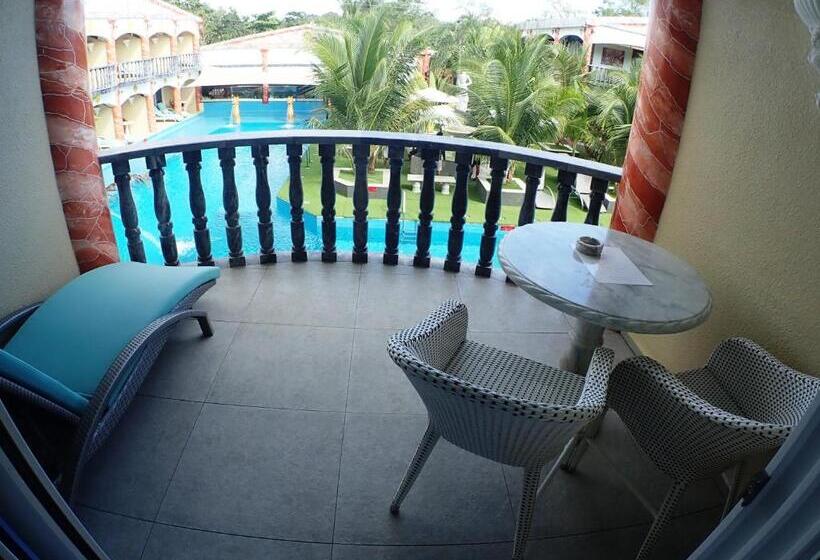 اتاق استاندارد با چشم‌انداز استخر, Roman Empire Panglao Boutique Resort