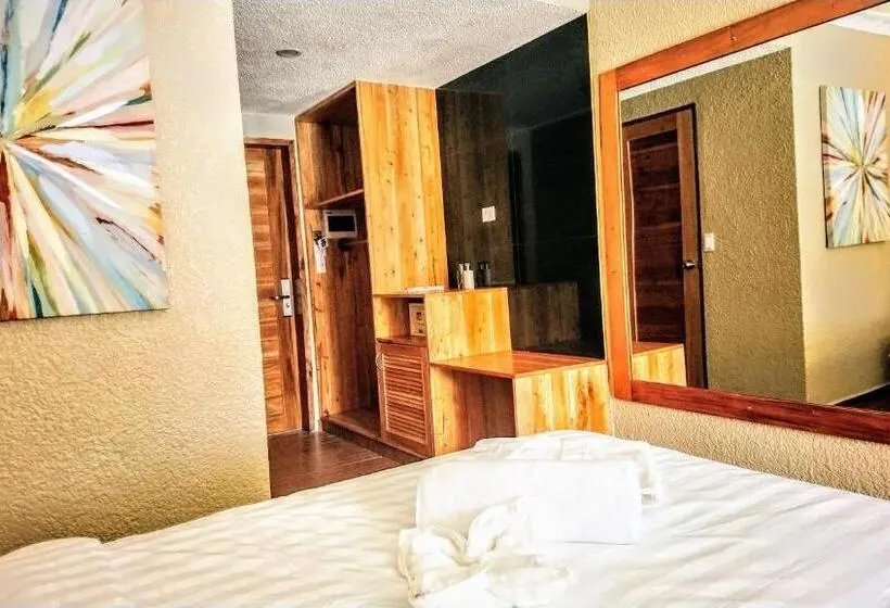 اتاق استاندارد با چشم‌انداز استخر, Roman Empire Panglao Boutique Resort