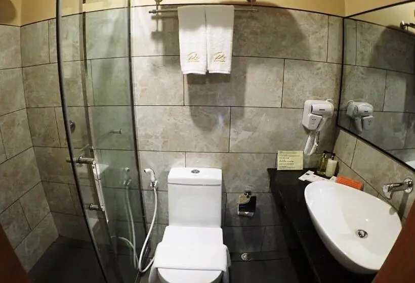 اتاق استاندارد سه تخته با چشم‌انداز استخر, Roman Empire Panglao Boutique Resort