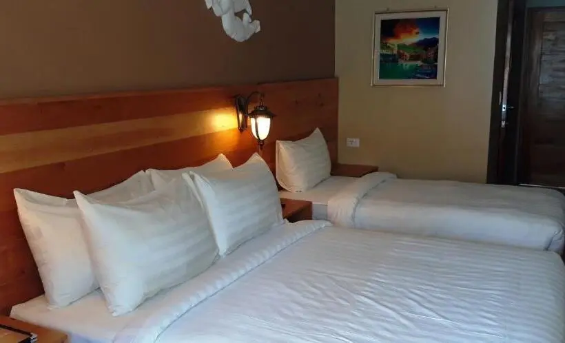 اتاق استاندارد سه تخته با چشم‌انداز استخر, Roman Empire Panglao Boutique Resort