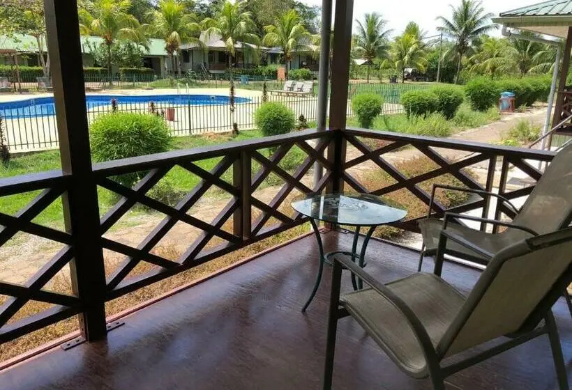 بانگلوی استاندارد, Overbridge River Resort