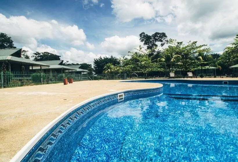 بانگلوی استاندارد, Overbridge River Resort