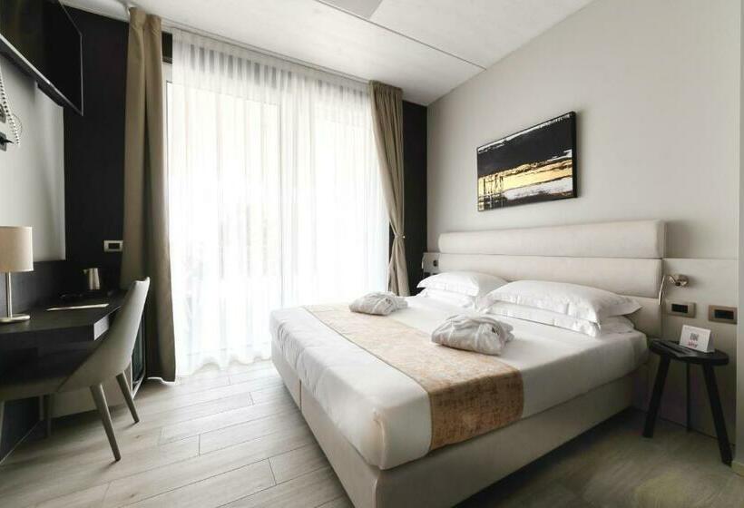 주니어 스위트, Vision