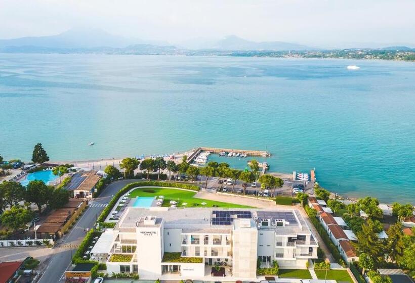 Suite with lake view, Vision