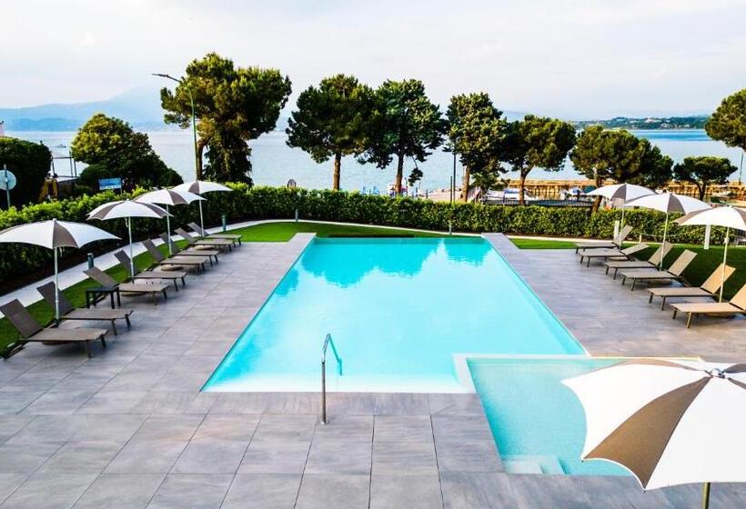 Suite with lake view, Vision