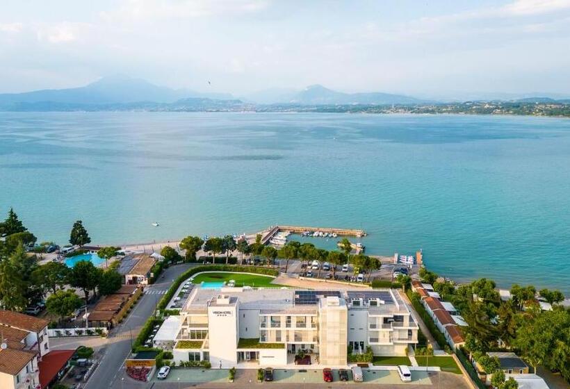 Suite with lake view, Vision