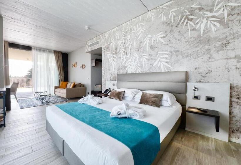 Suite with lake view, Vision