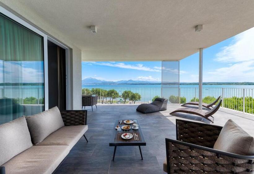 Suite with lake view, Vision