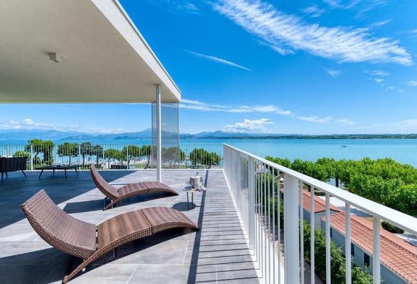 Suite with lake view, Vision