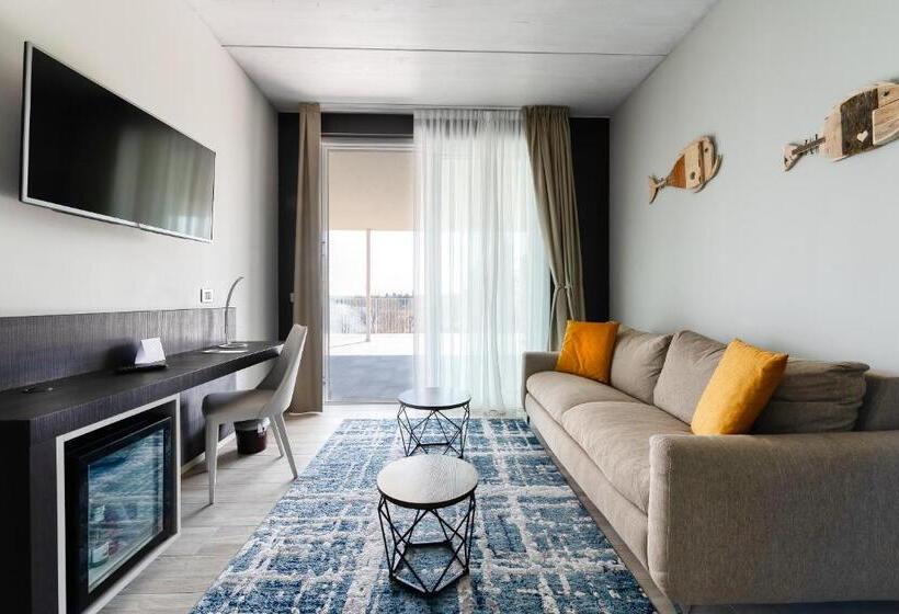 Suite with lake view, Vision