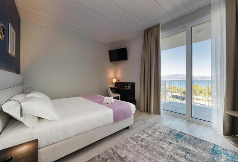 Полулюкс Вид на Озеро, Vision