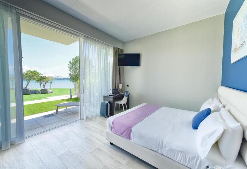 Полулюкс Вид на Озеро, Vision