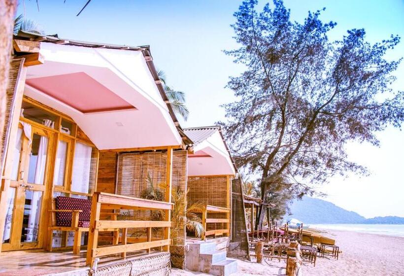 غرفة ديلوكس مطلّة علي البحر مزوَّدة بشُرفة, Agonda Serenity Resort