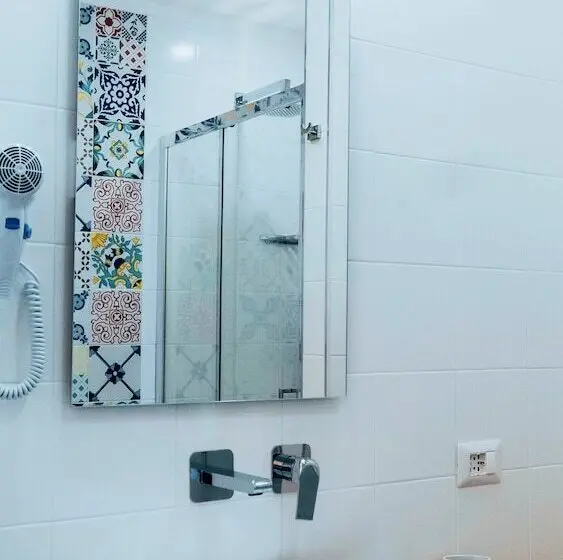 اتاق لوکس با چشم‌انداز شهر, Villa Cua