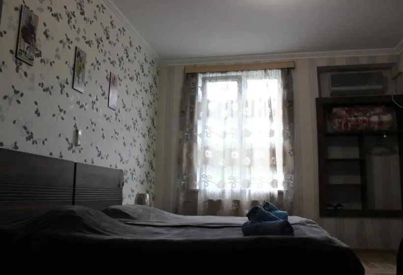 اتاق استاندارد سه تخته با چشم‌انداز باغ, Guest House Maspindzeli