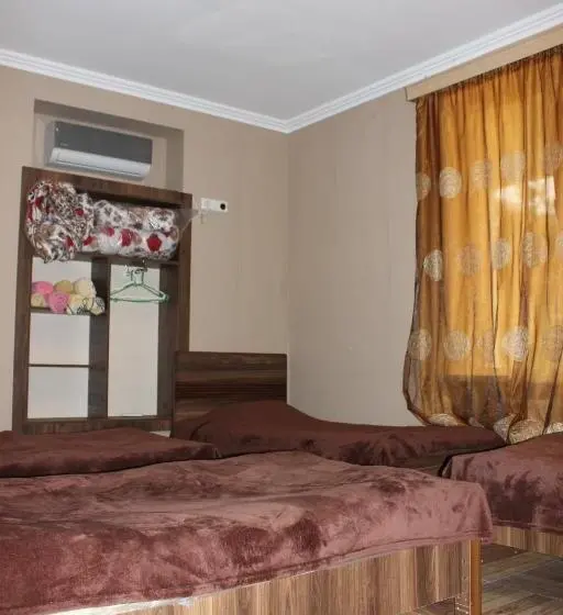 اتاق استاندارد چهارنفره با بالکن, Guest House Maspindzeli