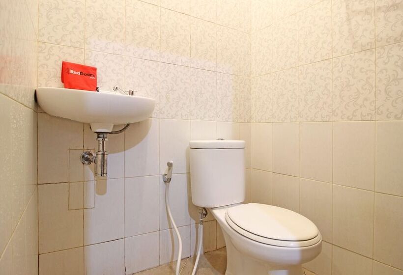 Номер Стандарт, Reddoorz Near Hartono Mall 3