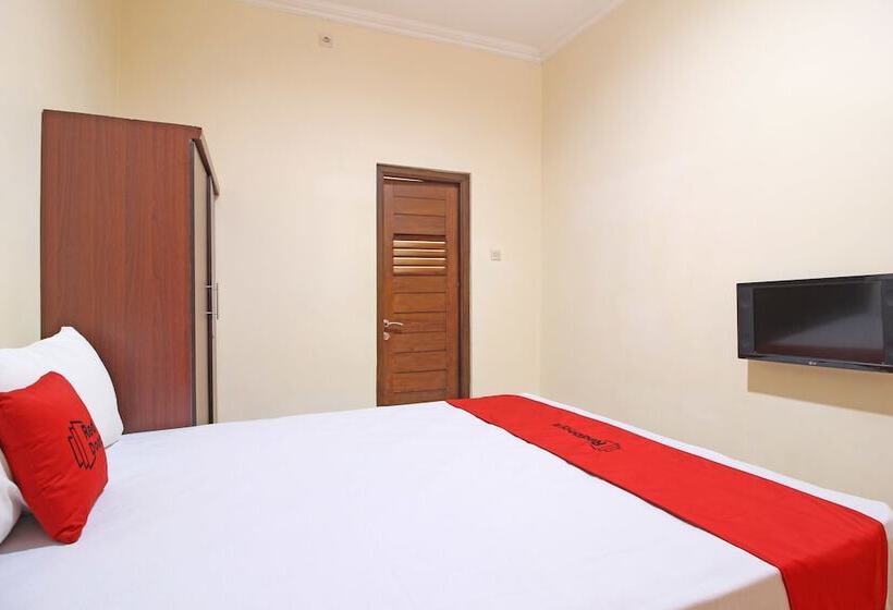 Номер Economy, Reddoorz Near Hartono Mall 3