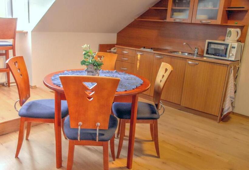 سوییت لوکس, Birdie Pension & Wellness