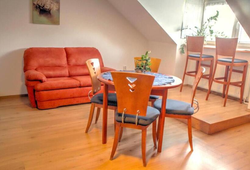 سوییت لوکس, Birdie Pension & Wellness