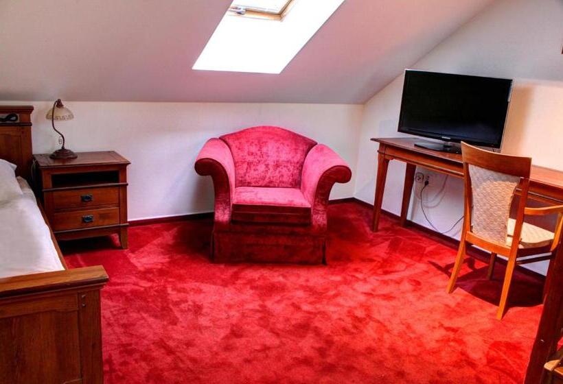 سوییت خانوادگی, Birdie Pension & Wellness