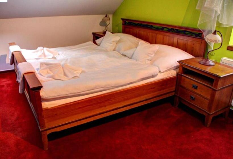 سوییت خانوادگی, Birdie Pension & Wellness