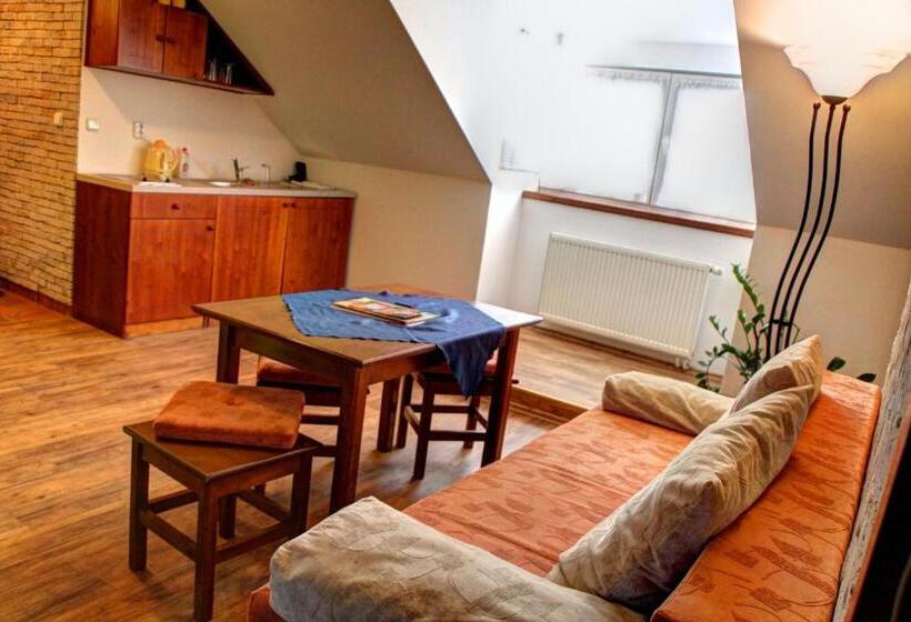 سوییت خانوادگی, Birdie Pension & Wellness