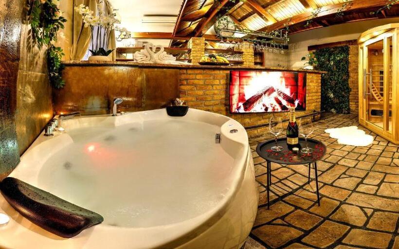 سوئیت با وان آب گرم, Birdie Pension & Wellness