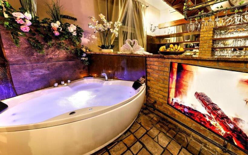 سوئیت با وان آب گرم, Birdie Pension & Wellness