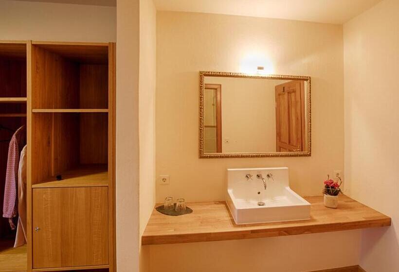 Полулюкс с Балконом, Hofgut Held