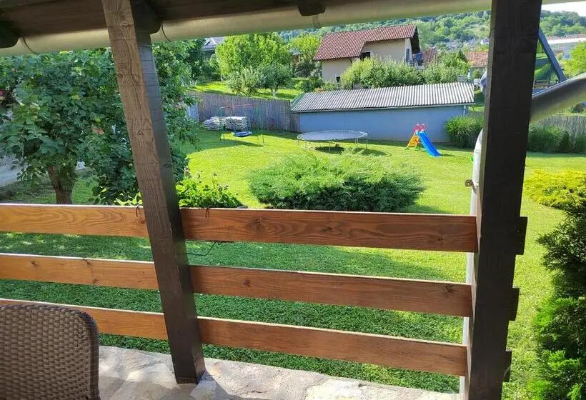 استودیوی استاندارد, Garden 022