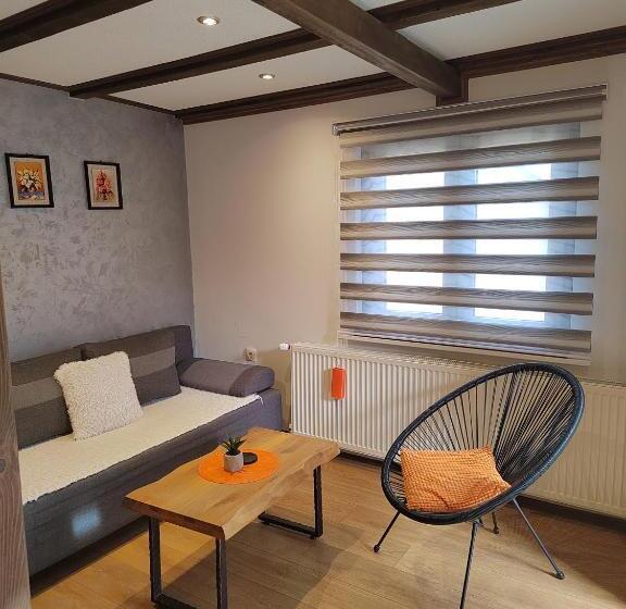 استودیوی استاندارد, Garden 022