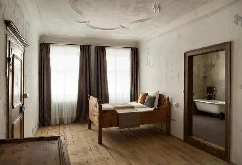 اتاق خانوادگی, Rössl Bianco B&b&b