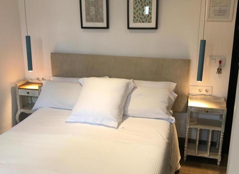 اتاق استاندارد, Urban House Siurot 33