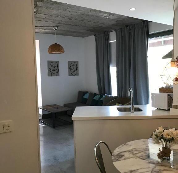 آپارتمان لوکس 1 خوابه, Urban House Siurot 33